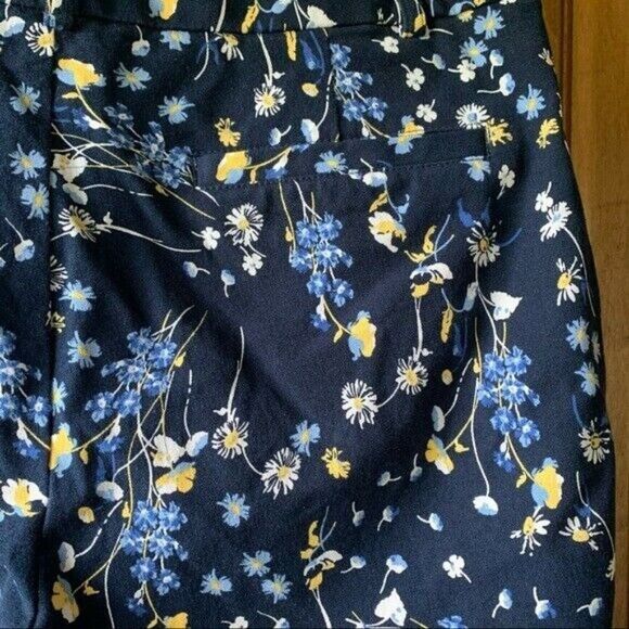 Charter Club Cute Newport Slim Crop Floral Print Pants | Size 8 - Picture 6 of 10
